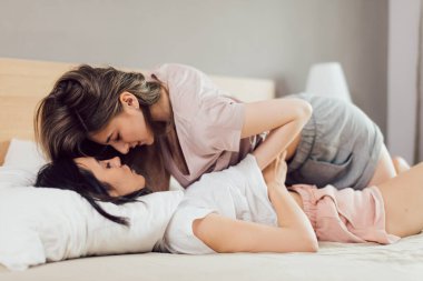 En iyi arkadaşlarla flört etmek ve çıkmak. Fotoğrafı kapat
