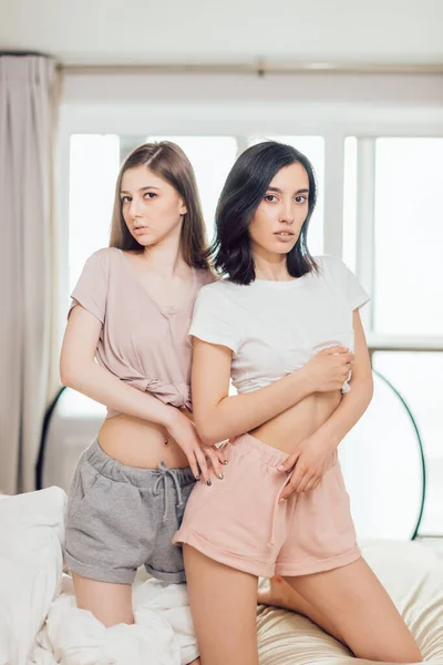 Confident attractive lesbian couple looking at the camera — Stock Photo, Image