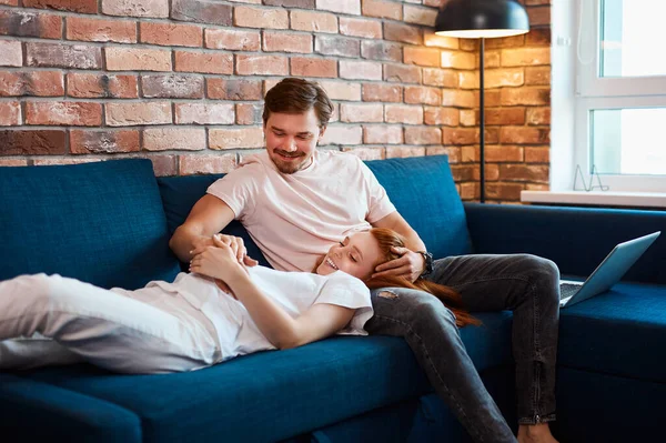 Futuros padres tienen ret en casa — Foto de Stock