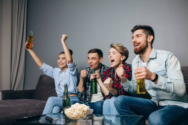 Yan görüntü. çığlık atan ragbi hayranları