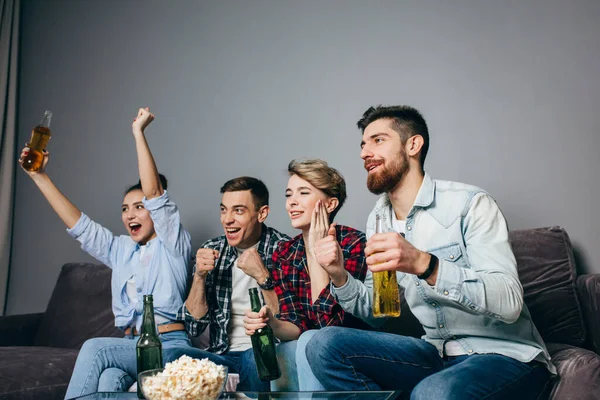 Duygusal rekabet. Genç ve harika insanlar takımın zaferini bekliyor.