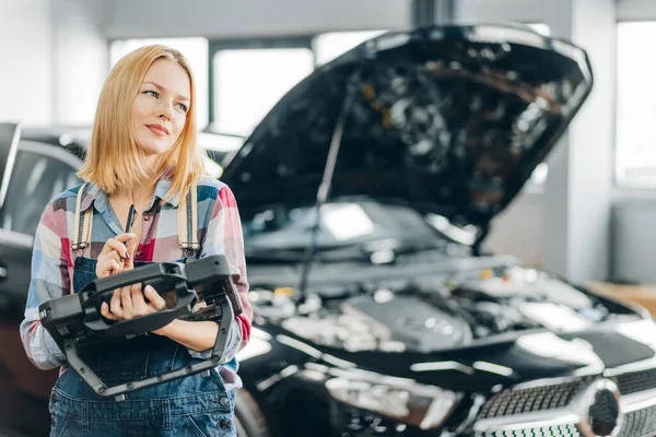 Young mechanic working with a tool — Stock Photo, Image