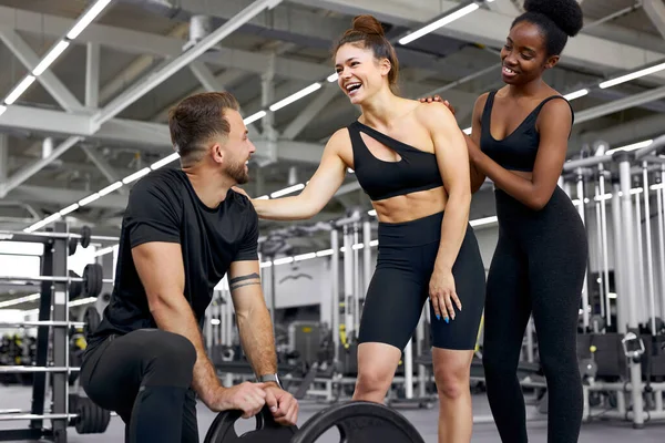 Temps de détente au gymnase — Photo