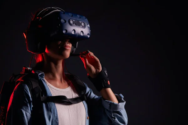 Young female with vr goggles — Stock Photo, Image