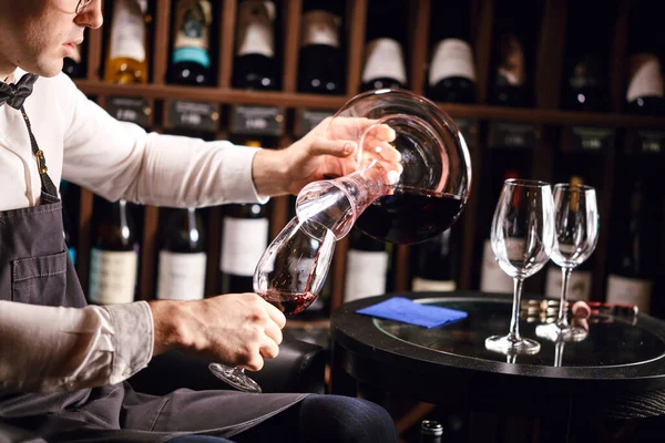 Wine taster or degustator pouring red wine into carafe to make perfect color — Stock Photo, Image
