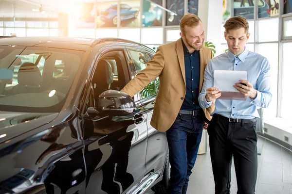 young consultant talking about features of new car