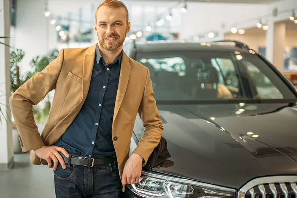 Kafkasyalı adam yeni otomobil satın aldı