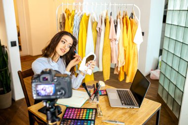 Kafkas güzellik blogcusuna makyaj dersi