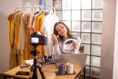 Kafkas güzellik blogcusuna makyaj dersi