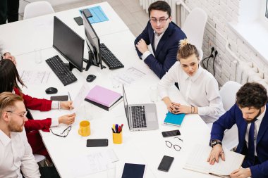 İşletme ekibinin aktif tartışması