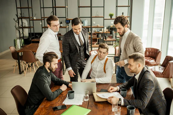 Gente de negocios en la oficina — Foto de Stock