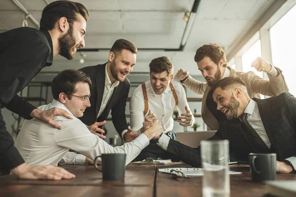 Gente positiva del negocio del coworking —  Fotos de Stock
