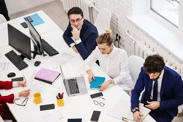 Blick von oben auf das unternehmerische Miteinander — Stockfoto