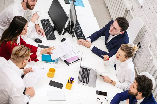 Vista superior na reunião de negócios no escritório — Fotografia de Stock