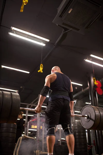Stark powerlifter i gymmet — Stockfoto