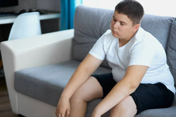 Young overweight boy want to sleep, sit with closed eyes — Stock Photo, Image