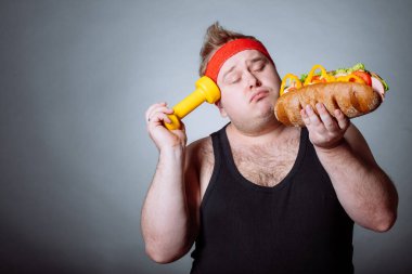 Fast food yiyen şişman adamın diyet hatası