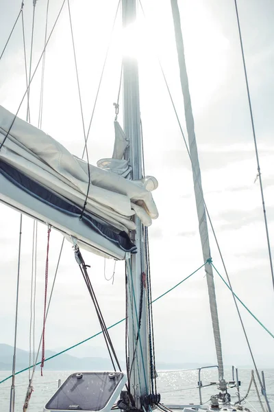 Yacht redskap under havet resa — Stockfoto