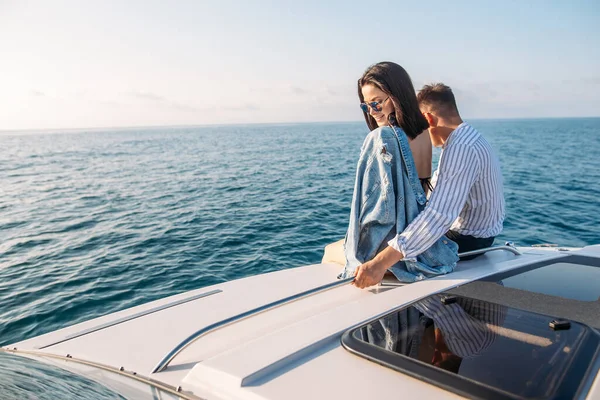 Caucasian couple in love relaxing on yacht bow, Travelling lifestyle concept — Stock Photo, Image