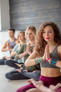 Yoga Egzersiz Sınıfı Kavramı.