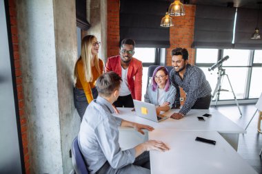 İş Ekibi yeni program oluşturuyor