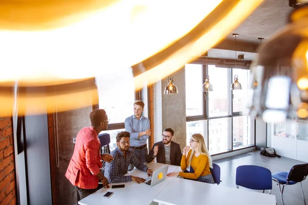 Trabajo en equipo corporativo, intercambio de ideas Concepto de unidad — Foto de Stock