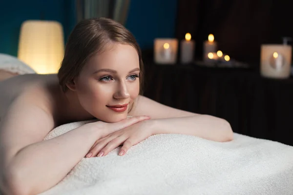 Beautiful woman is waiting anti-aging face massage on spa bed — Stock Photo, Image