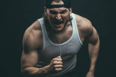 Güçlü adam kazanmaya heveslidir. irade gücü kavramı.