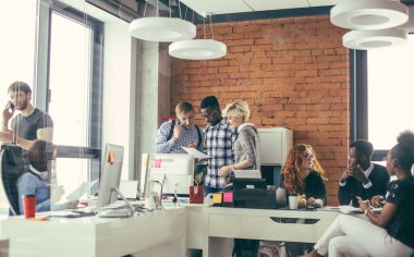 Yaratıcı gençler iki gruba ayrıldılar.