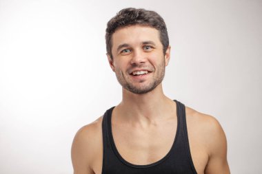 Genç hippi mavi gözlü singlet