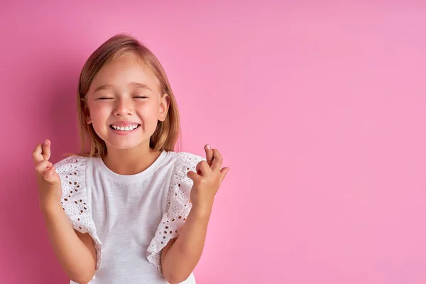 Cheerful emotional girl keep fingers together, smile — Stock Photo, Image