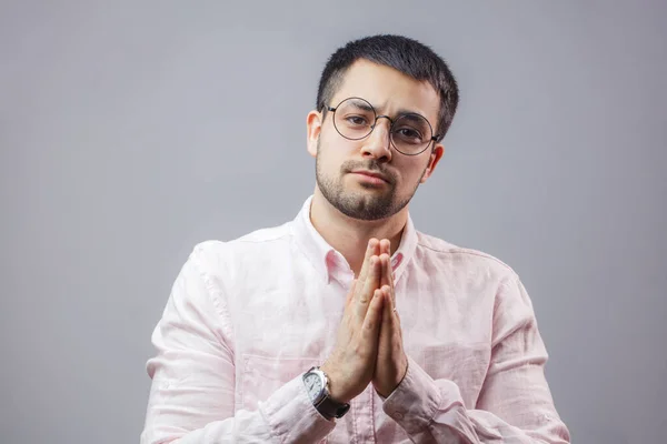 Close-up portret van een vriendelijke en franse man wensen geluk voor zijn familie. — Stockfoto