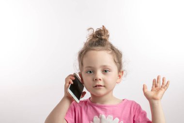 Güzel bir kız babasını arıyor.