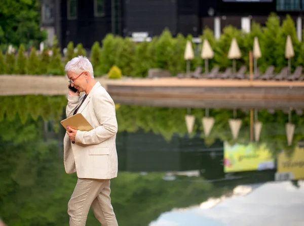 Viktigt samtal från arbetet — Stockfoto