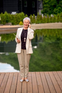 Pozitif otel sahibi müşterilerine cep telefonundan hizmet sunuyor