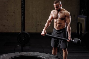 Keyifli bir sporcu lastiğe vuracak.