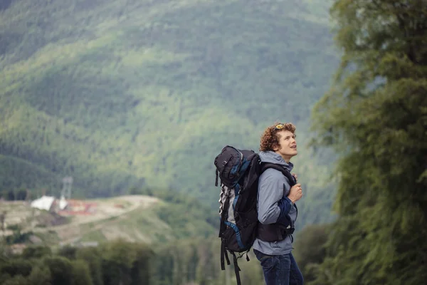 Awesome hiker has won the mountain top — Stock Photo, Image