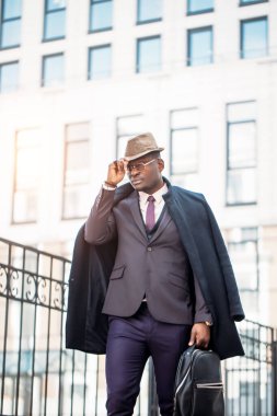 Akıllı dedektif suçu araştıracak.