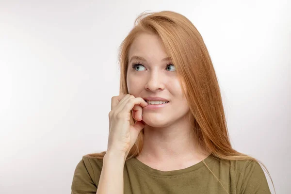 Een pensive aangename vrouw valt in de depressie — Stockfoto