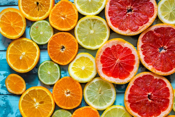 Raw food background of citrus multi coloured slices. Close-up. — Stock Photo, Image