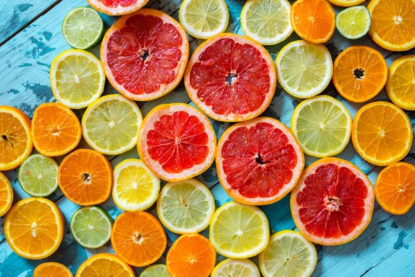 Raw food background of citrus multi coloured slices. Close-up. — Stock Photo, Image