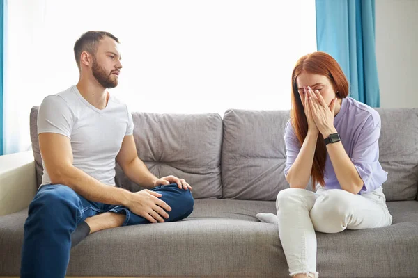 Redhead woman is crying while arguing with husband — Stock Photo, Image