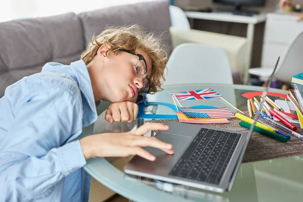 Sleepy exhausted teen boy want to sleep — Stock Photo, Image