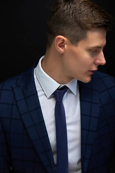 Side view on male in suit looking away — Stock Photo, Image
