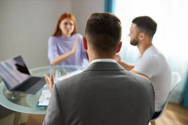 Anche uno psicologo professionista è impotente a risolvere i problemi familiari — Foto Stock