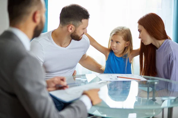 friendly psychologist help family going to be divorced