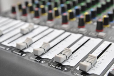 Ses kontrol. Ses denetleyicisi ve ayarlama.