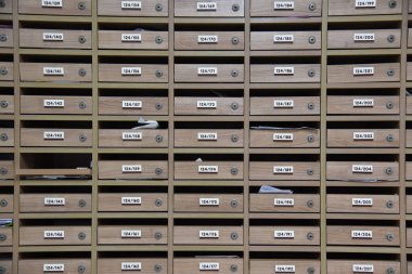 Posta kutularına kınamak. ahşap posta kutusu desen kınamak kilitlenebilir merkezi ile.