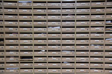 Posta kutularına kınamak. ahşap posta kutusu desen kınamak kilitlenebilir merkezi ile.