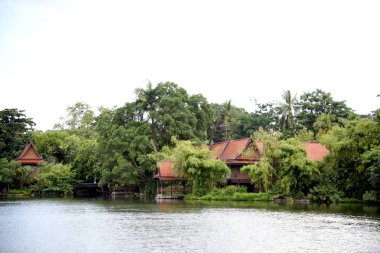 Thai House Tayland Riverside'da bahçesinde. Tay tarzı ev.